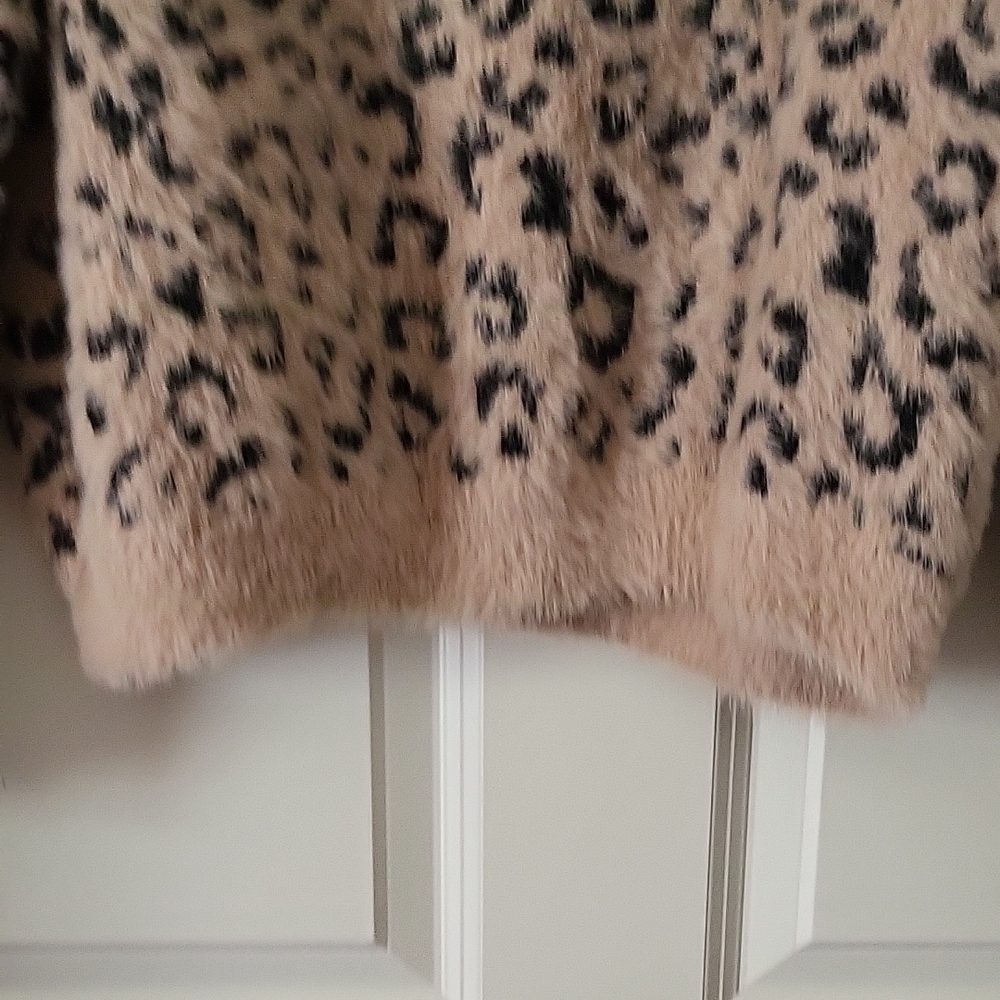 Mi Ami Leopard Print Fuzzy Sweater Beige Black Size S - Picture 6 of 9